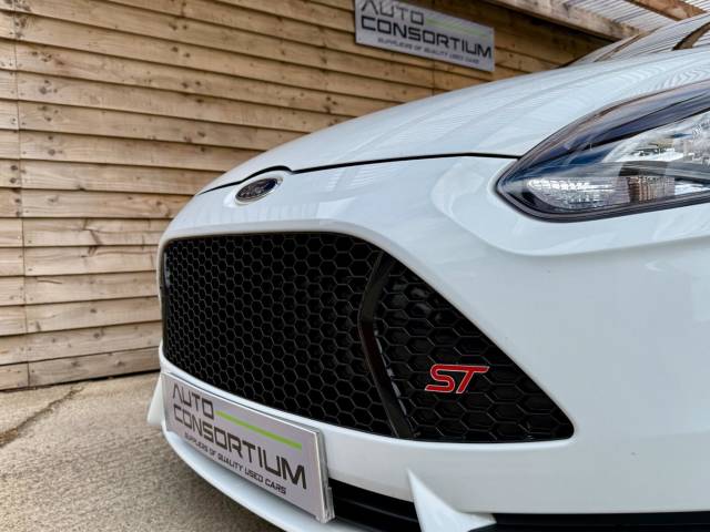 2014 Ford Focus 2.0T ST-2 5dr